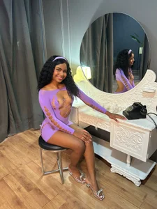 Purple Desire with big Ass de SunnyPage  4 photos