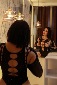 cailynhot I like the girl I see in the mirror Pic 3