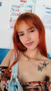 MelodyMansson Morning, honey… I’m live and craving your eyes on me 😈 Let’s make every second count until 3:30 p.m Foto 3