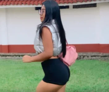 Public od Adara_Herrera01  3 snímek