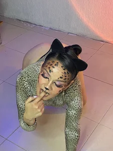 brandi_bae1のI saw a cute kitten✨💕の 5枚の写真