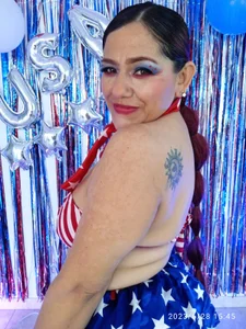 Aaliyah_Padron: Public ( 5 фото)