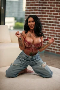 NyraNoble Bra&Jeans Pic 2