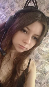 AliceVeloura Public Pic 2