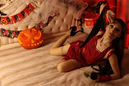 Iren Iren hot Vampire Haloween 2024 Bilde 6