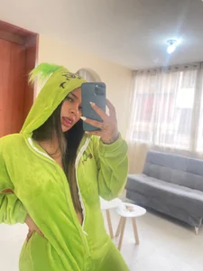 SaraCrow grinch  4টি ছবি