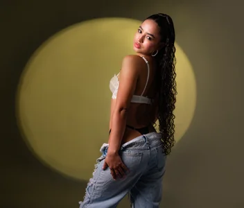 Emma_Thompssonn kullanıcısının Jeans & Curves 💙💙💙 albümü -  fotoğraf
