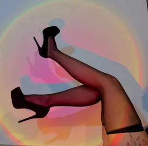 Emerald_Sparkles_stockings and heels Bild