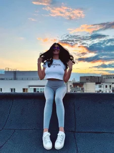 Kimi_ko_ Golden hour after the gym 🌆🏋️‍♀️ Pic 2