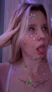 tumbler girl nastogia de Stefie_Wells  3 Imagens