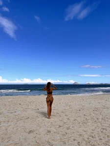 Isis-lavier 🌊👙 Pic 4