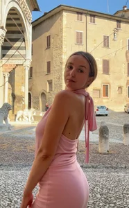 CharlotteXGold Public 사진