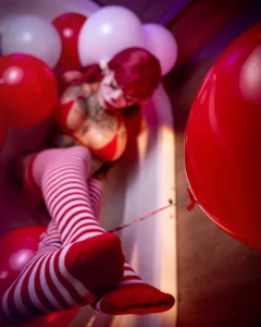 Scarlett_collins02 Terrifying clown Foto 4