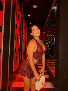 At the club de isabella1sexy Foto 5
