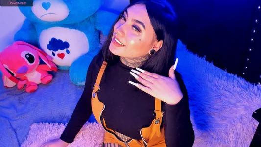 CloeeBeckam Short hair Pic 5