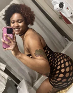 PrettyGal_Tingz Public Pic 4