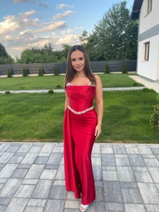 EmilyNovaaRedDress Bild 3