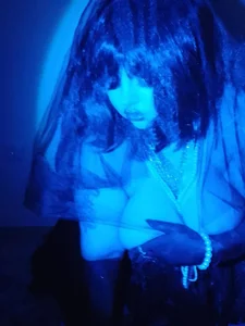 Yoki_Shizuko The Queen of Sadness Foto 4