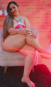 Naomi_curvy69 Public slika