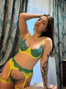 Get a lil hungry de honey_cherrry  Imagens