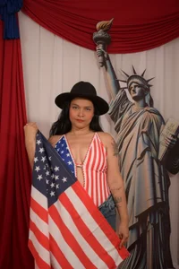nare_celebi_ Do you give me your independence ... or your attention? Billede 5