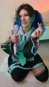 Lain_Root Miku cosplay (｡•̀ᴗ-)✧ صورة واحدة|Lain_Root Miku cosplay (｡•̀ᴗ-)✧ صورتان|Lain_Root Miku cosplay (｡•̀ᴗ-)✧  2 صور|Lain_Root Miku cosplay (｡•̀ᴗ-)✧  2 صورة