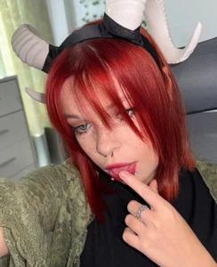 she-devil de ValBae  photos
