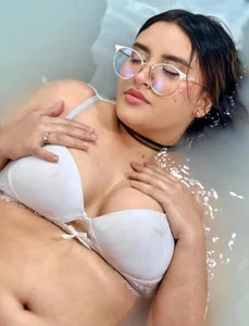 maddie-and-chelsea- MADDIE Pic 9