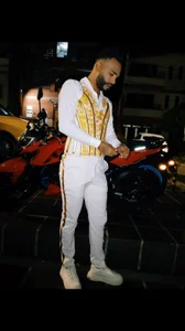 Dominic_Onasis Public Pic 4