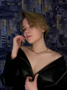 Ellie_Heavenly Public Pic 5