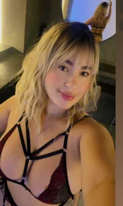 nathalynbarnes give love to my tits Pic 2