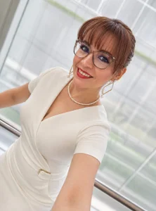 How does the white dress fit me?✨ de milenahot__69  Imagens