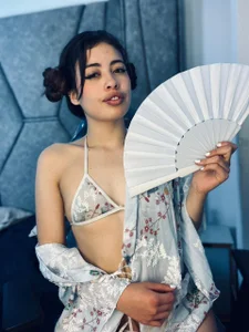 isabella-collins- Girl Japanese Immagine 