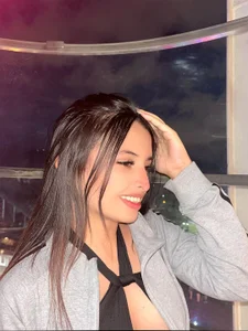 lizzie_skinny Public  4টি ছবি