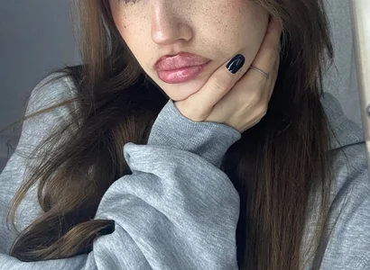 Milena_Awesome Public Pic 3