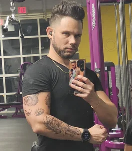 Aaron_Rose25 Public Pic