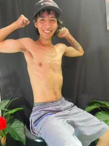 smile de justin_twink20  4 photos