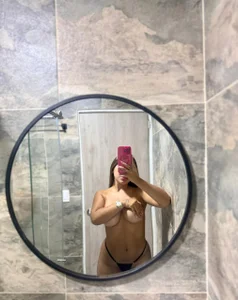 LeahBrave QUEEN Foto 5