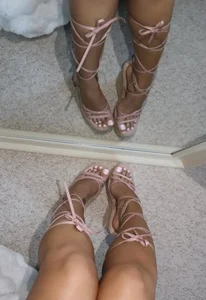 Your cock between my feet fingers 💦🍆 de Ivon_C  3 Imagens