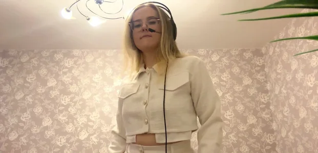 ElmiraGildea my dress is very sexy Pic