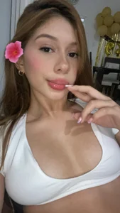 Melody-baby69 🌸 Just a baby girl lost in her own little world… ✨ Full of dreams, sparkles, and secret desires 사진 2