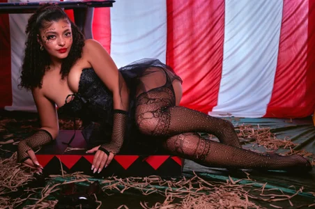 SARA_FLOREZ_ Treat or sex? 😏😈 Εικόνα 3