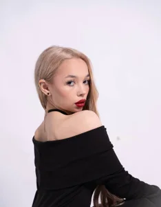 katyevance Red lipstick Foto 3