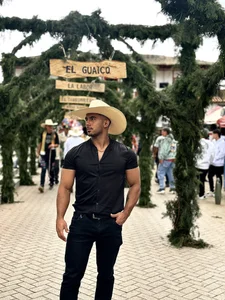 me de romanpearce_  Imagens