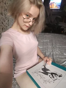 Smartemilia I'm just drawing Billede 3