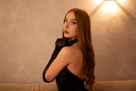 Emily_Sweety Public টি ছবি
