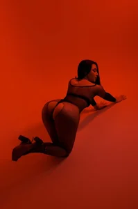 DaniMariin Almost naked Bilde