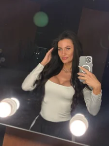 IrisNightshade Casual Pic 3