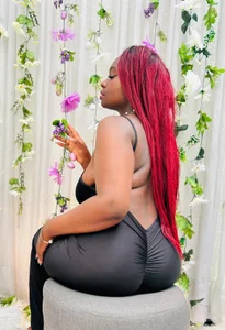 lanna_bx Between the subtle and the wild, that's where I 💕 Immagine  7