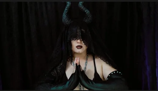 alexa11_ kullanıcısının My beauty does not seek to please, it seeks to dominate, whoever looks at me does not desire me, obe albümü -  2 fotoğraf